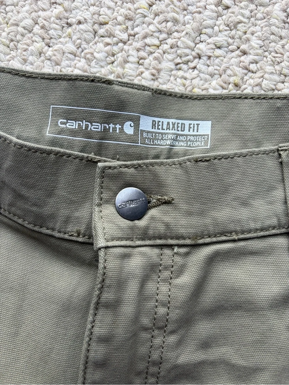 Carhartt Men's Olive Green Utility Cargo Shorts. Size 34 relaxed baggy fit.